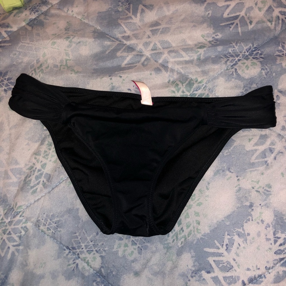 VS black side ruched bikini bottom